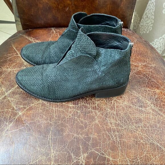EILEEN FISHER black texture booties 8 - Picture 2 of 8